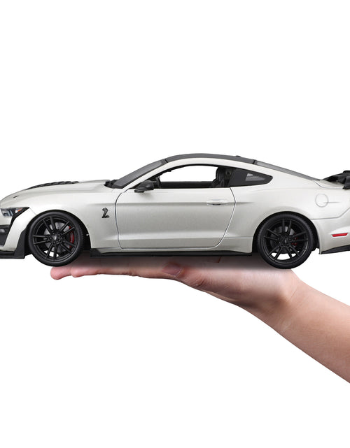 Load image into Gallery viewer, 1:18 SE 2020 Mustang Shelby GT500 (CFTP) Die-Cast Model
